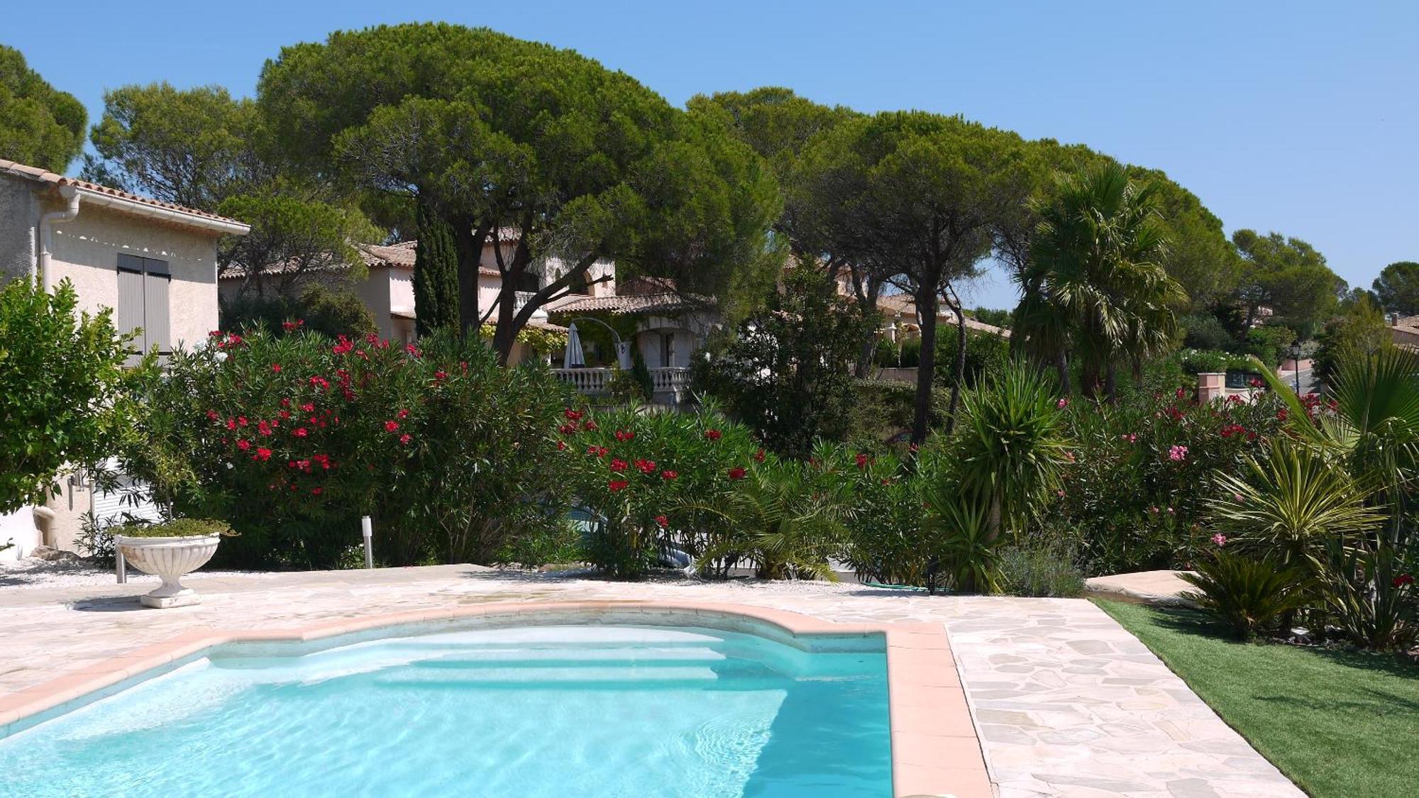 Grand Appartement Dans Maison Avec Piscine Privee Fréjus Exterior foto