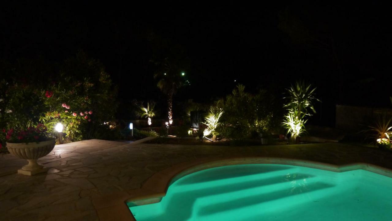 Grand Appartement Dans Maison Avec Piscine Privee Fréjus Exterior foto